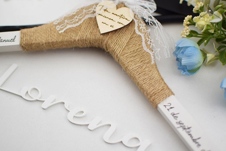 percha personalizada para novias rústica